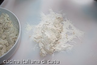 composto per gnocchi di ricotta, mortadella e olive