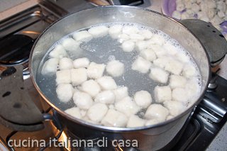 cuocere gli gnocchi di ricotta