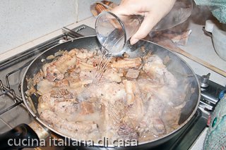 cottura delle costine con brodo