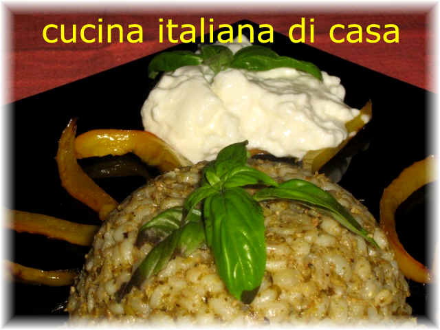 sformato di orzo al pesto con peperoni e scquaquerone