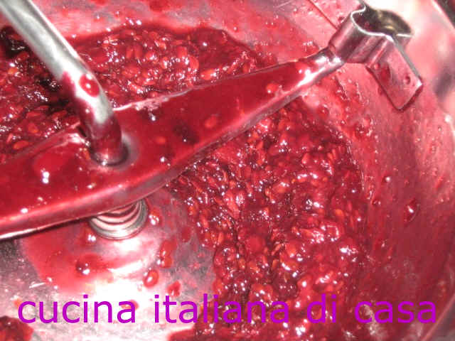 passare la marmellata di more