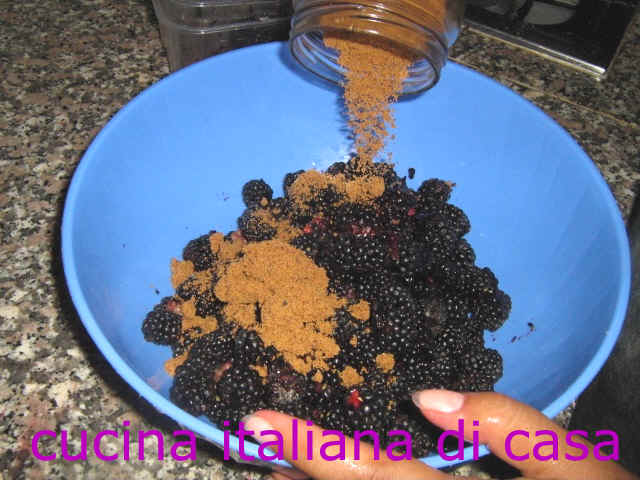 pre-macerazione delle more nello zucchero