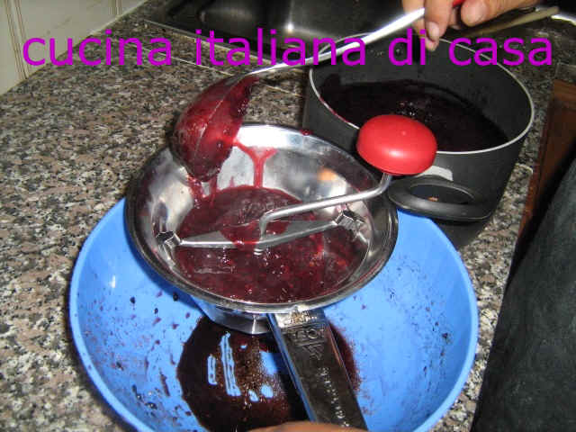 passare la marmellata di more
