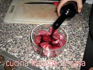 vino rosso per la carne di cervo