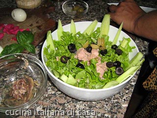 preparare l'insalata
