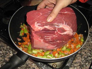 brasato di manzo ai funghi: la cottura della carne