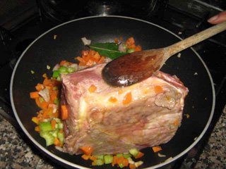 rosolare il brasato di manzo ai funghi