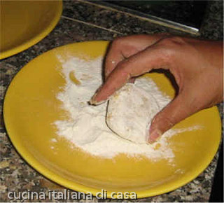 infarinare le frittelle di ceci