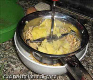 Passate al setaccio i ceci e le patate