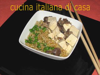 spezatino di tofu con funghi e riso