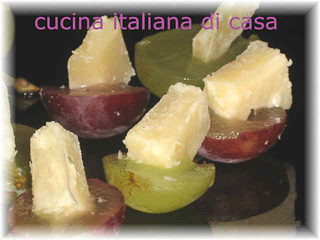 chicchi d'uva ripieni di parmigiano
